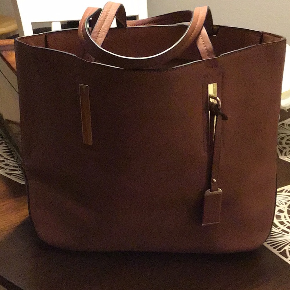 Shoulder bag with zipper top closure.
